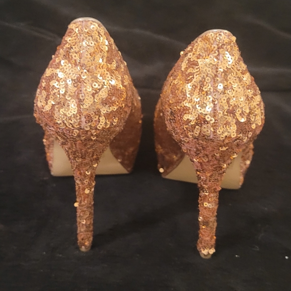 Heels - Picture 4 of 6